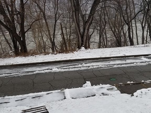 Walking trail & view of Rive