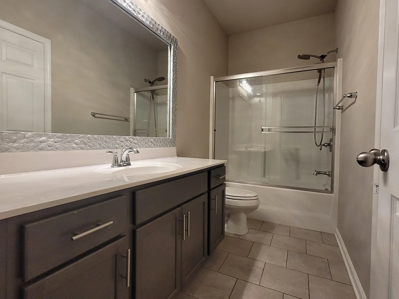 4 bed, 2085 sqft, $2,500 — Photo 4