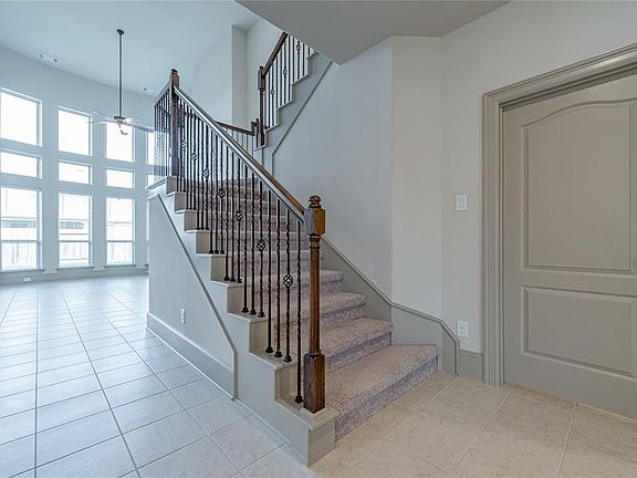 5th image of 9825 Arrowbrook Ln