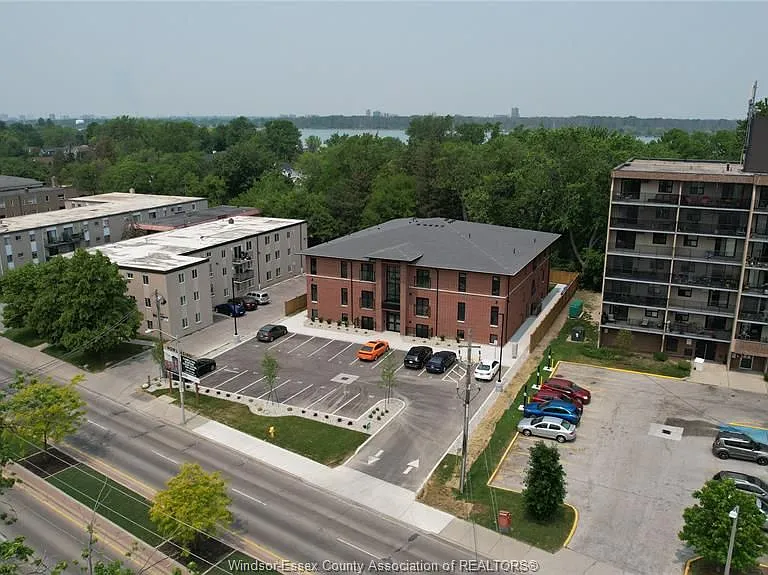 6550 Wyandotte St E #201 — Photo 22