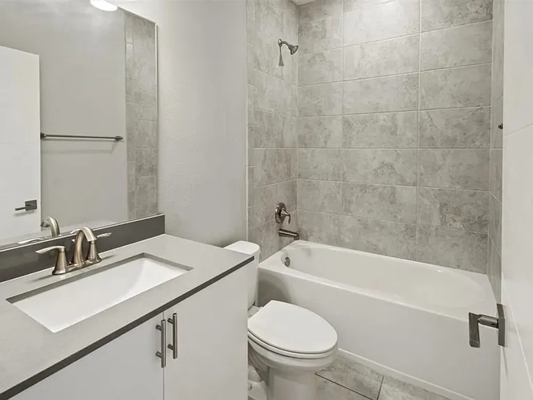 2916 Monarch Ave — Photo 4