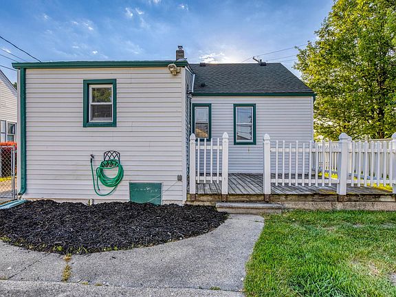 3rd image of 28631 Galloway St