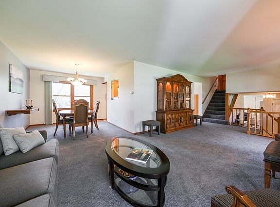 4th image of 3042 Mary Kay Ln