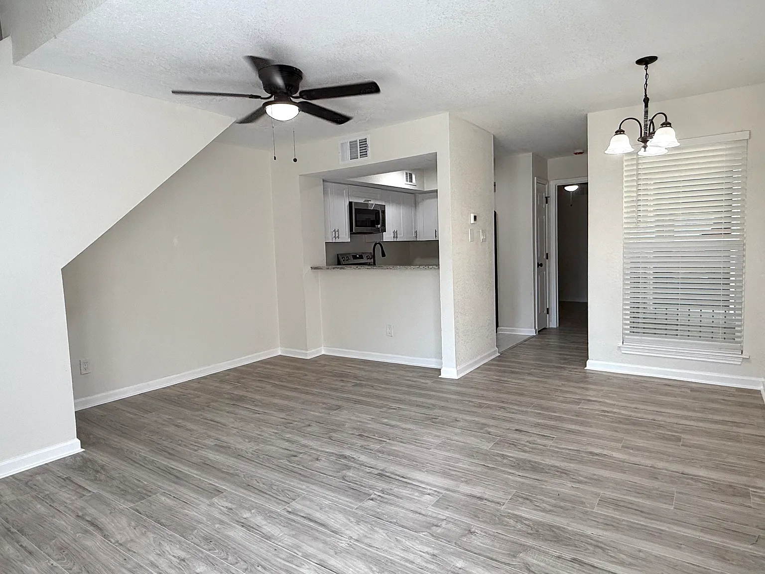 1 bed, 774 sqft, $1,200 — Photo 1
