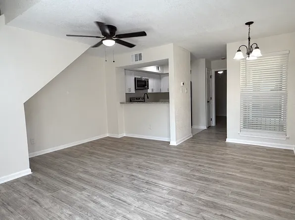 9801 Walnut St, Dallas, TX