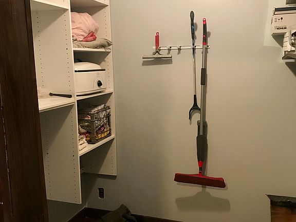 4th image of 847 Vinnedge Ave