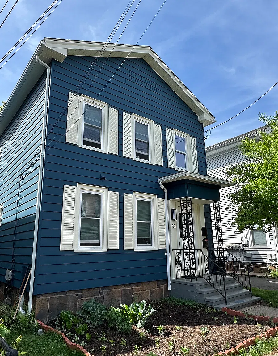 2 bed, 1050 sqft, $2,600 — Photo 1