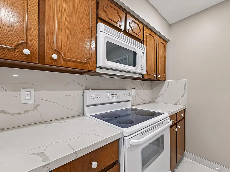 6649 De Moss Dr #649 — Photo 14