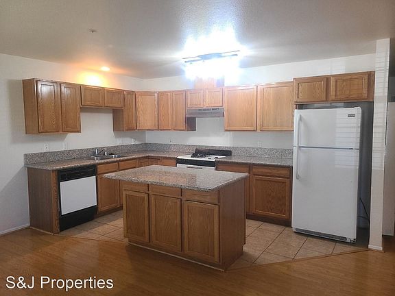 5th image of 144 Huntley Ave