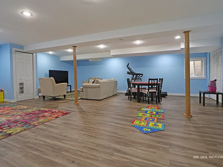 605 W Gilbert Rd — Photo 21