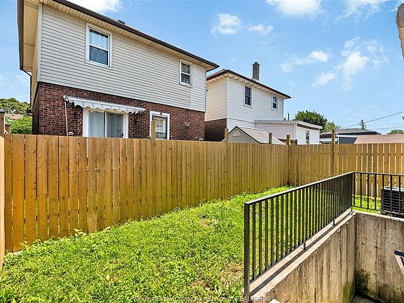 4th image of 1156 Wellington Ave