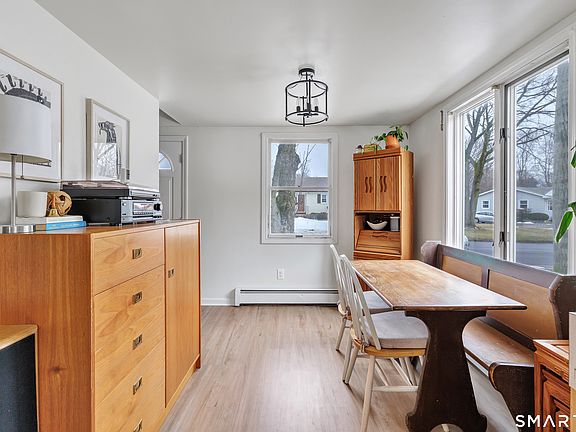 5th image of 221 Meadows End Road