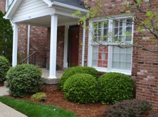 704 Windsor Keep Dr, Lyndon, KY 40222