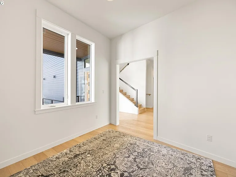 3718 SW Hillside Dr — Photo 15