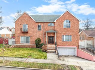 66-19 Commonwealth Boulevard, Little Neck, NY 11362