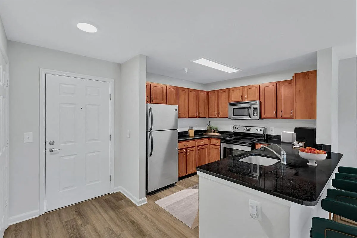 Ashbury Courts Apartments — Photo 1