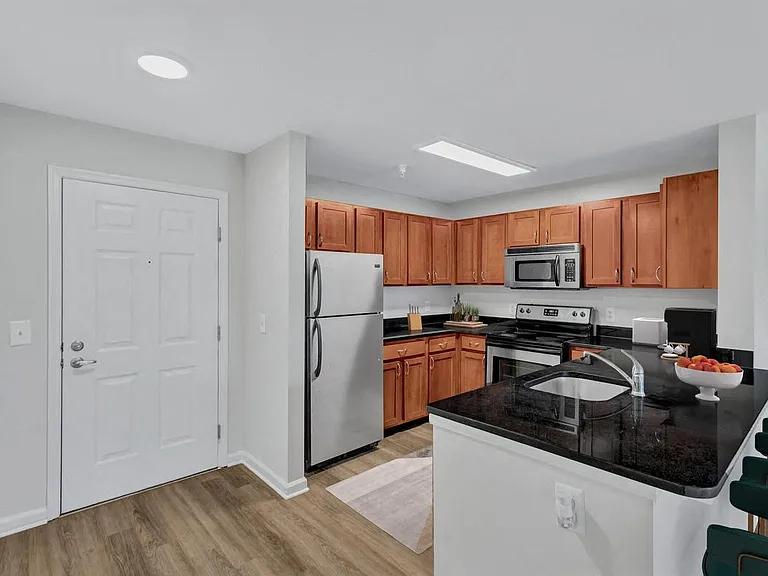 Ashbury Courts Apartments — Photo 1