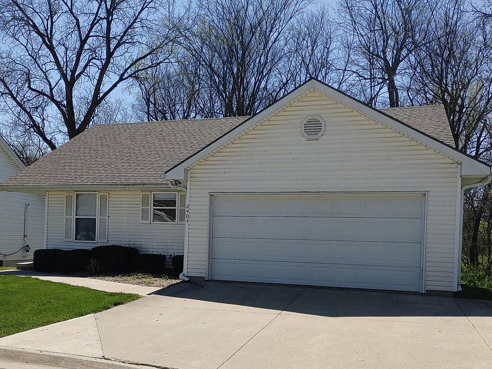 1st image of 2402 W Woodland Dr