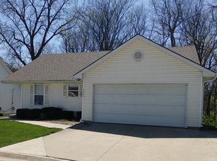 2402 W Woodland Dr, Saint Joseph, MO 64506