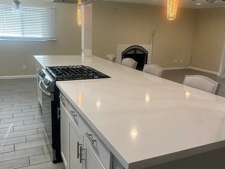 1000 Devore Ave — Photo 1