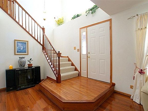 2nd image of 2408 N Old Pond Ln