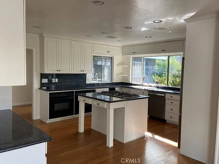 2112 Dover Dr — Photo 42