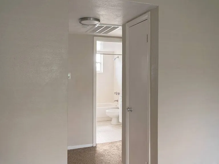 Park Apartments — Photo 27