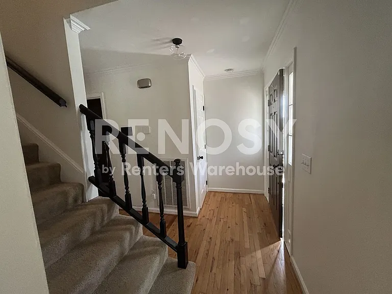 2501 Crestwood Cir — Photo 5