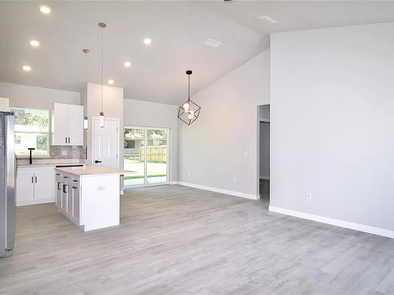 4000 Garienda Ave — Photo 8