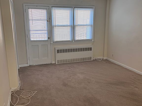 5th image of 824 E Broadway APT 203