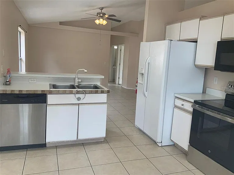 1705 Chatham Cir — Photo 4