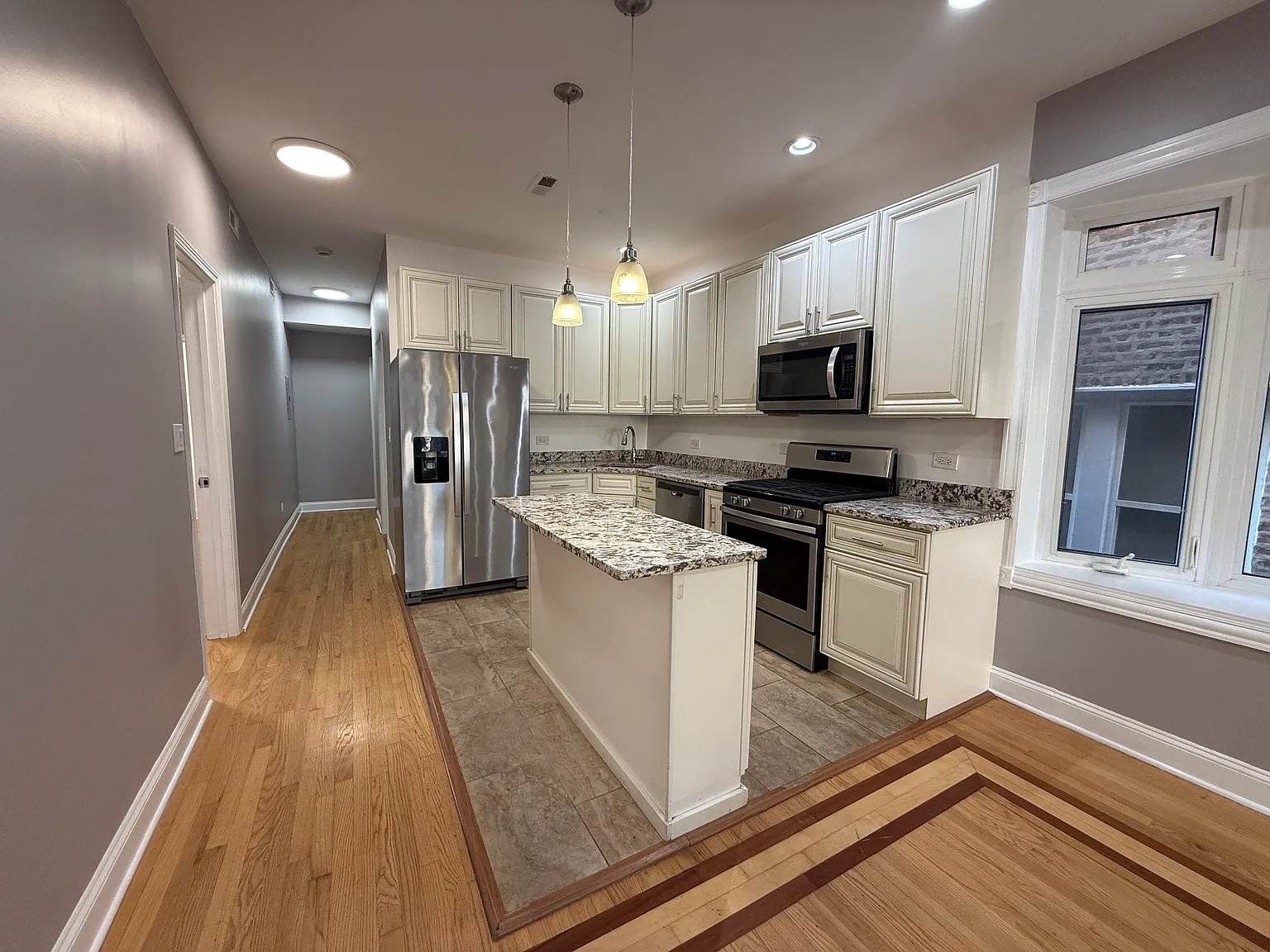 2 bed, 1000 sqft, $2,450 — Photo 4