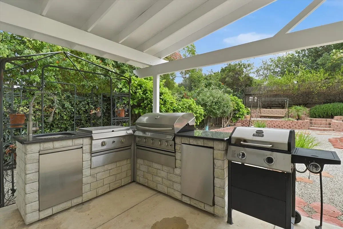 577 Houston Drive - 1 — Photo 2