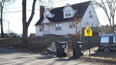 1st image of 15 Edgewater Dr