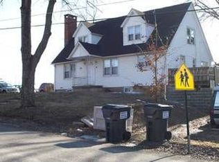 15 Edgewater Dr, Middletown, NY 10940