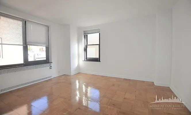 Rented by Manhattan Realty Group | media 17