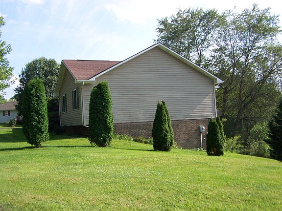 5th image of 170 Oak Hollow Cir