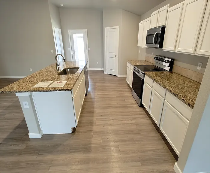 2703 Ranch Ave — Photo 6