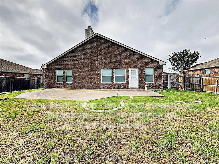 1204 Huntsville Dr — Photo 12