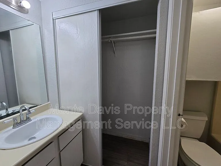 513 S Park Dr #201 — Photo 21