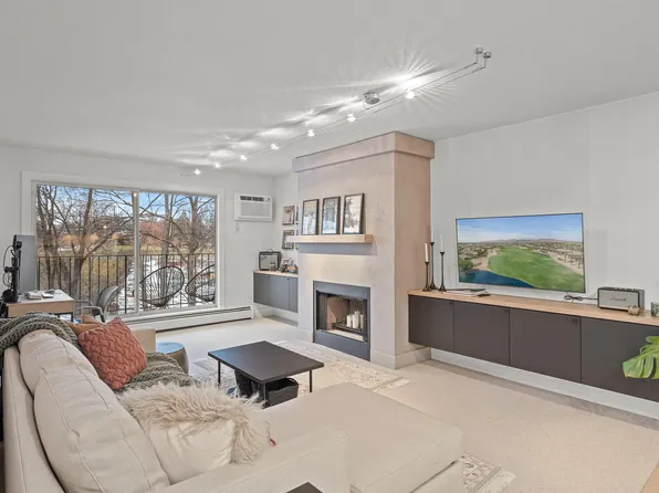 205 Barry Ave S APT 311, Wayzata, MN 55391