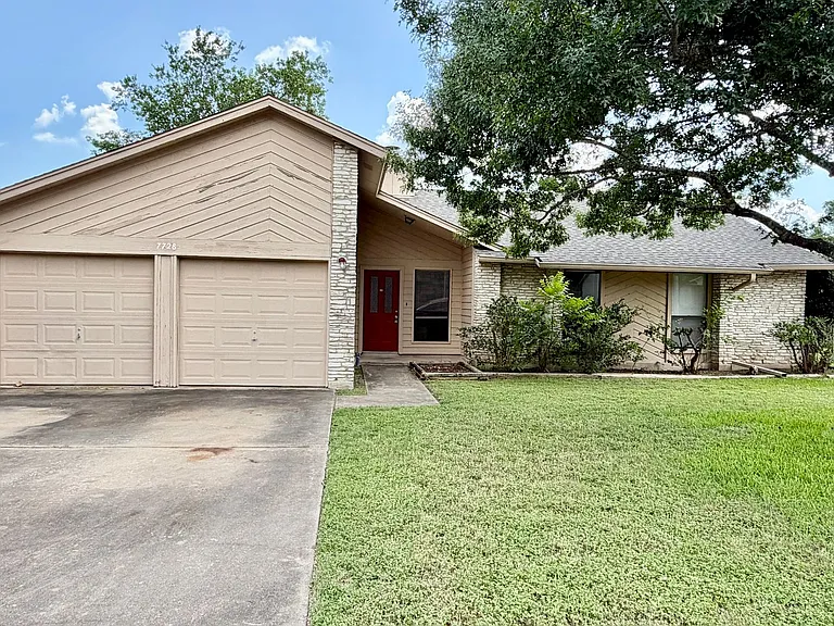 7728 Manassas Dr — Photo 1