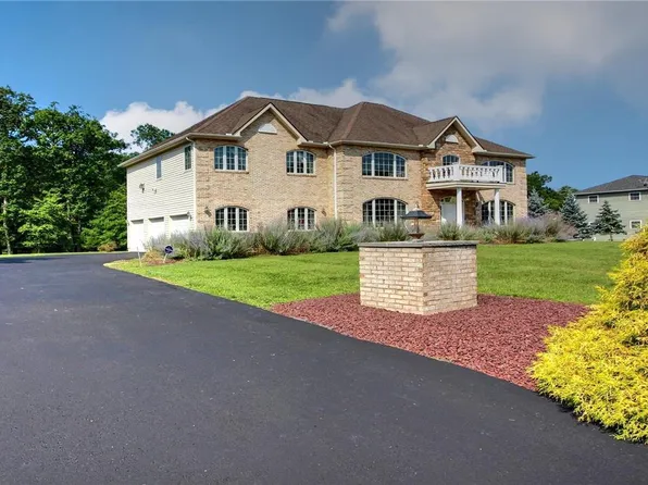 344 Autumn Ln, East Stroudsburg, PA 18301