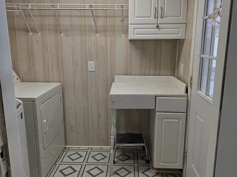 1300 Liberty Dr — Photo 11