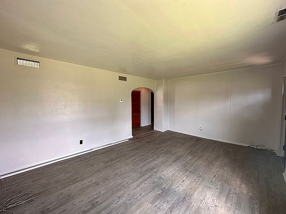 2nd image of 1115 N Broadway St