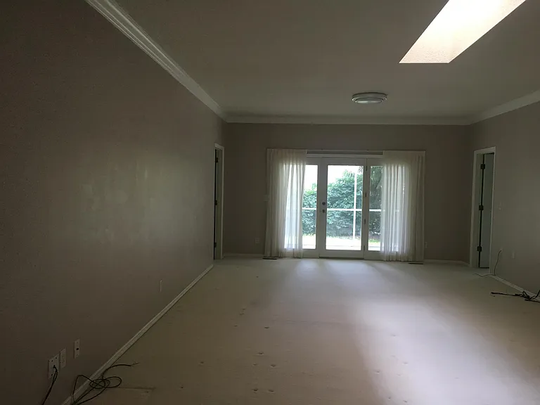742 E Pepperridge Dr — Photo 2