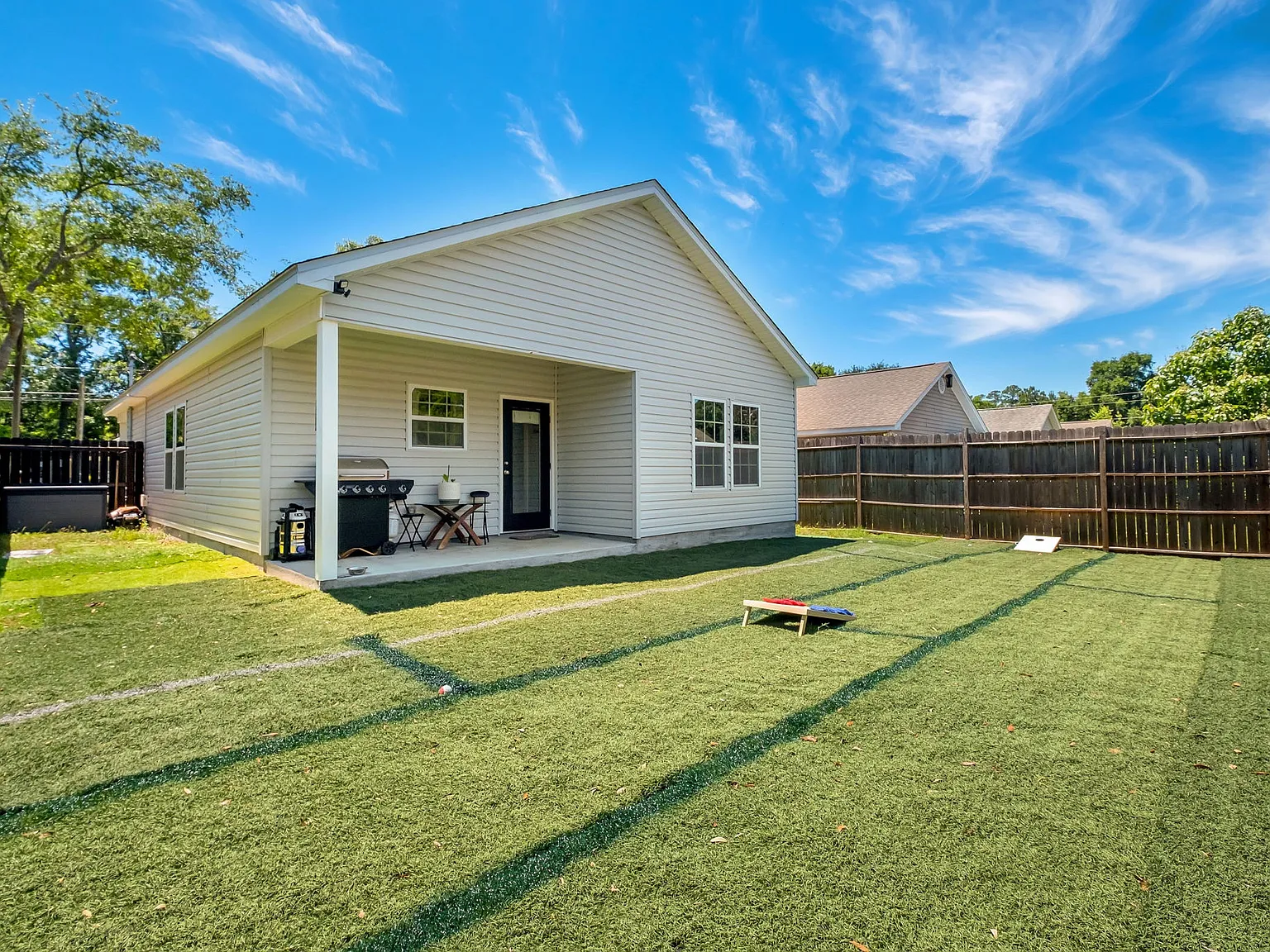 3 bed, 1340 sqft, $2,100 — Photo 2