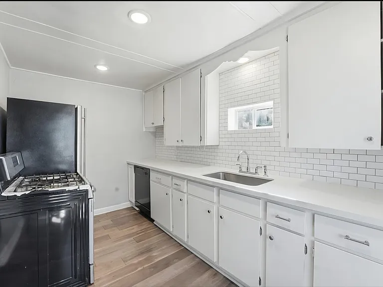 6526 Linden St #B — Photo 4