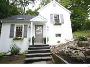 10 Buttonball Trl, Norwalk, CT 06851