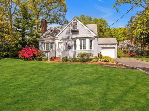 8 Lee Street, Huntington, NY 11743